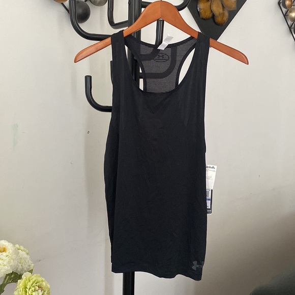 NWT Under Armour Sleeveless Shirt Tank Top Athletic Size YXL Girls Fitted - Picture 1 of 7